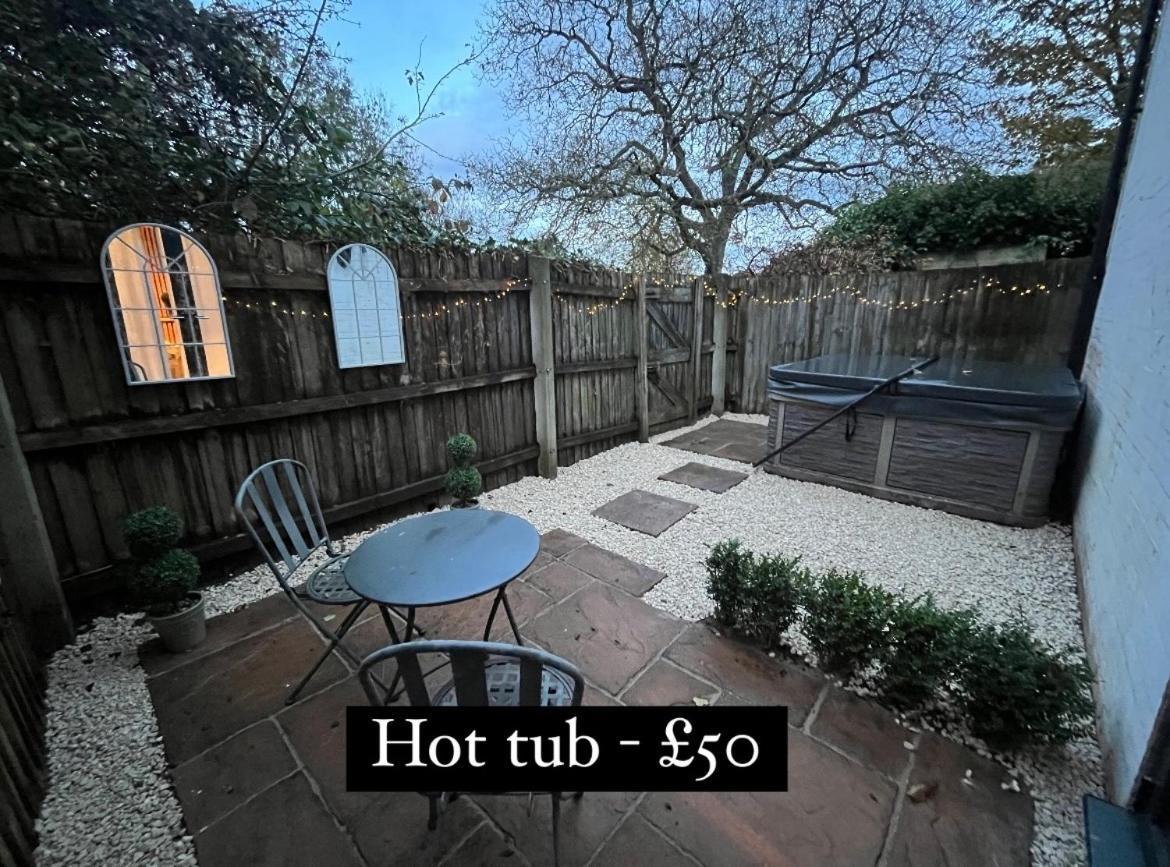 The Hideaway, Hot Tub Lägenhet Henley-in-Arden Exteriör bild